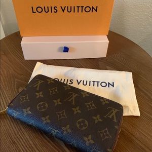Louis Vuitton zippy wallet